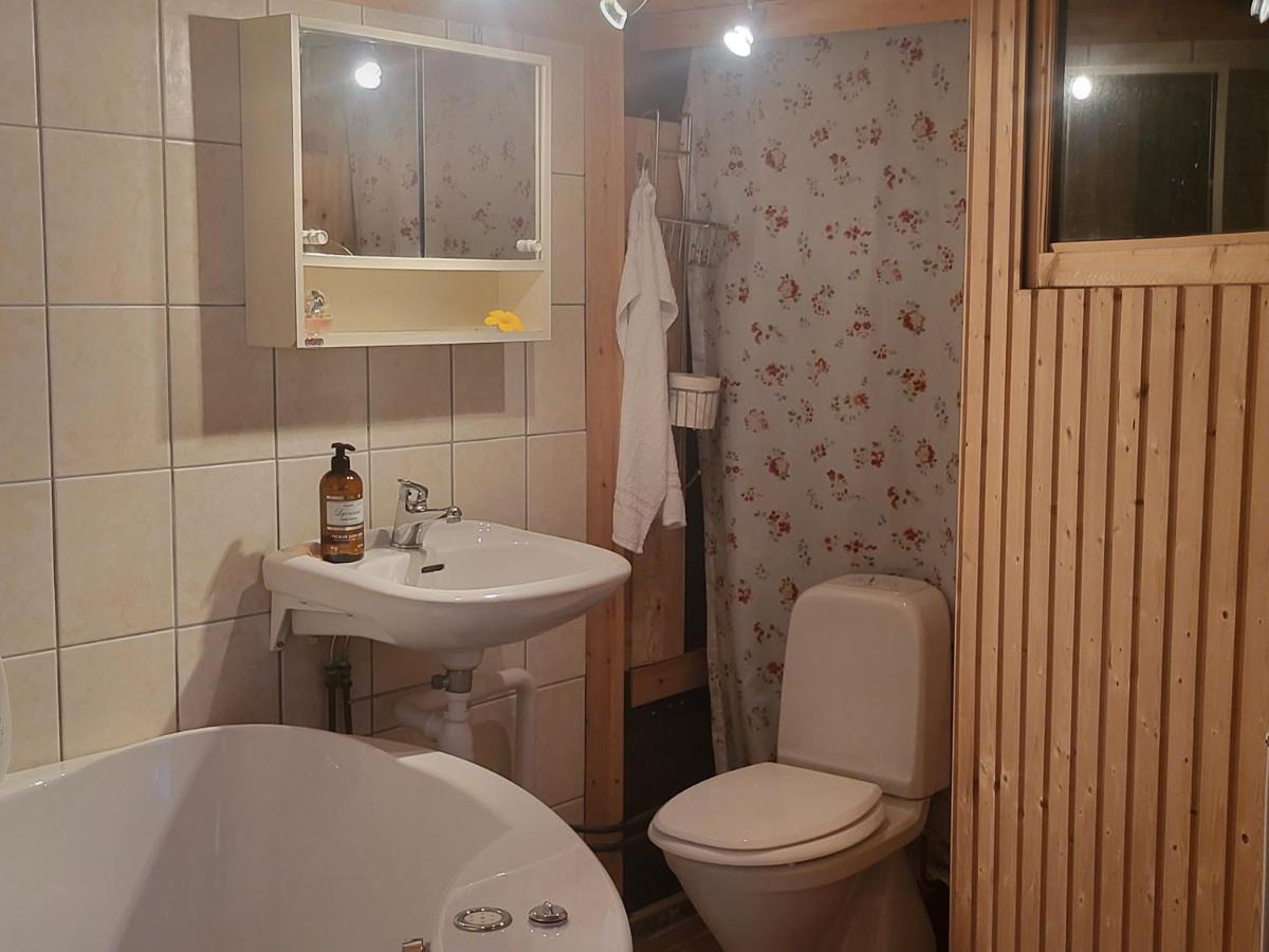 Вілла Minihus Med Stor Traedgardstomt Naera Golf Och Hav Труса Екстер'єр фото
