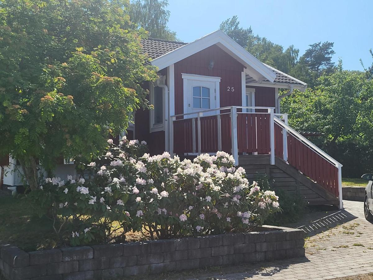 Вілла Minihus Med Stor Traedgardstomt Naera Golf Och Hav Труса Екстер'єр фото